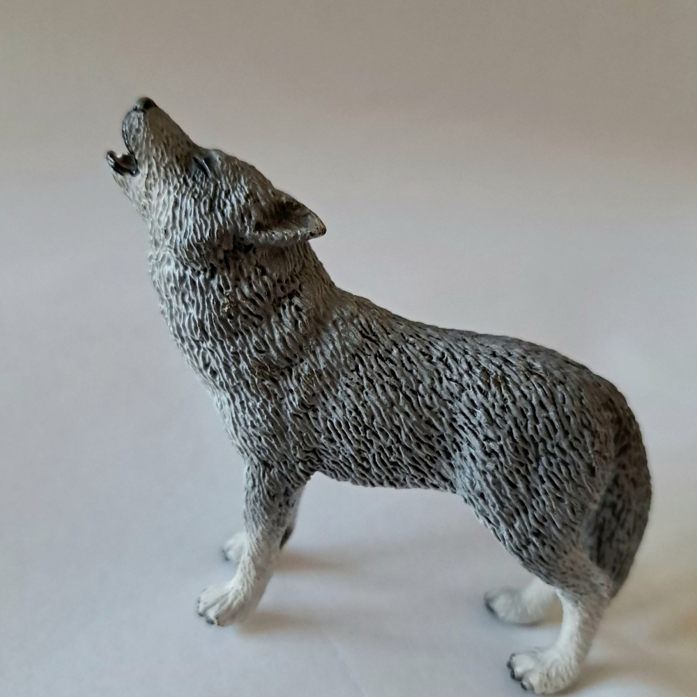 WOLF FIGURINE Hard Rubber/Plastic Schleich Wolf Decor Toy Collection Gently Used